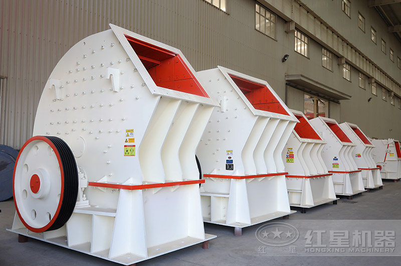 PCZ重錘式破碎機(jī)進(jìn)料口大，石料可一次破碎成型