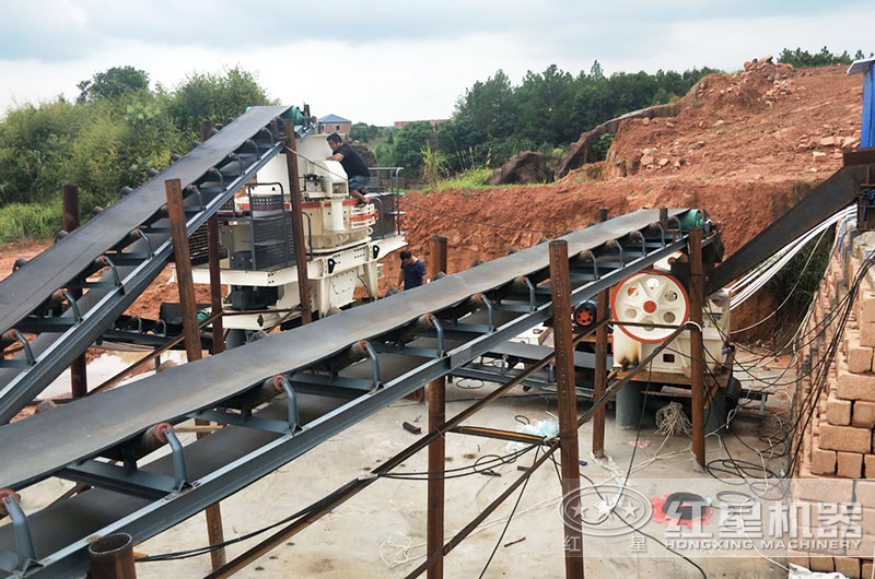 石頭加工沙子每噸成本多少錢？石頭加工沙子設(shè)備有哪些？