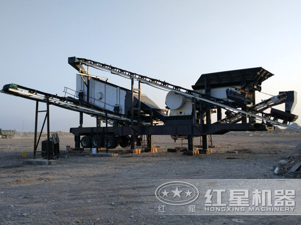 顎式移動(dòng)破碎站客戶現(xiàn)場