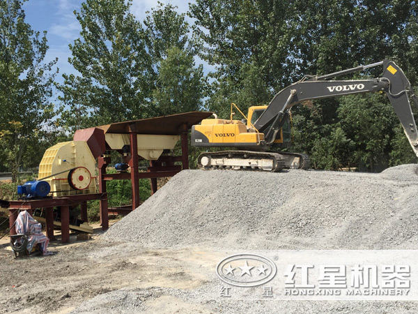 錘式礦石破碎機(jī)作業(yè)客戶(hù)現(xiàn)場(chǎng)