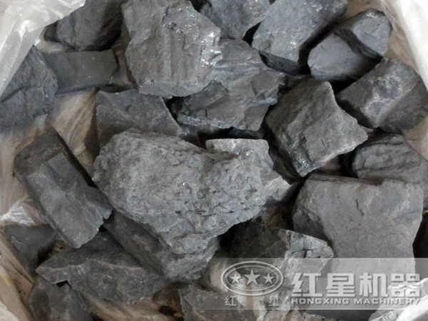一臺(tái)用于破碎煤矸石的移動(dòng)粉碎機(jī)_70噸/小時(shí)，出料粒度20以下