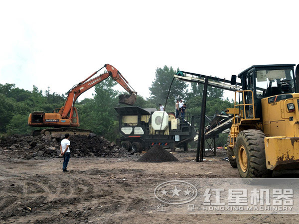山西臨汾移動煤矸石加工作業(yè)現場