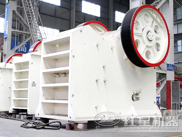 粉碎花崗巖選用750顎破機，效果不錯，性價比更高