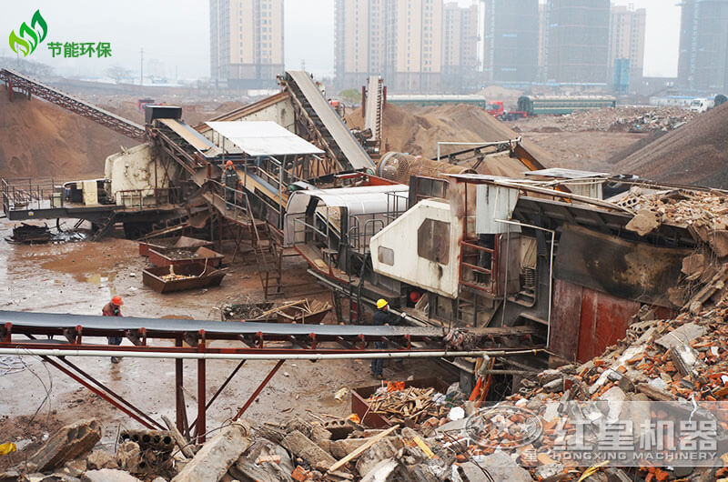 移動(dòng)破碎機(jī)處理建筑垃圾，湖南客戶現(xiàn)場(chǎng)