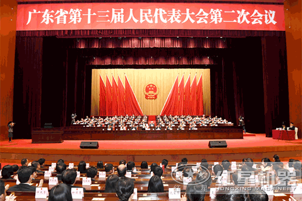 大型流動(dòng)粉碎石頭一體機(jī)多少錢一臺？