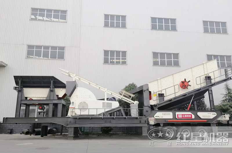 與給料機(jī)、破碎機(jī)一起搭載的新型車載可移動(dòng)篩砂機(jī)