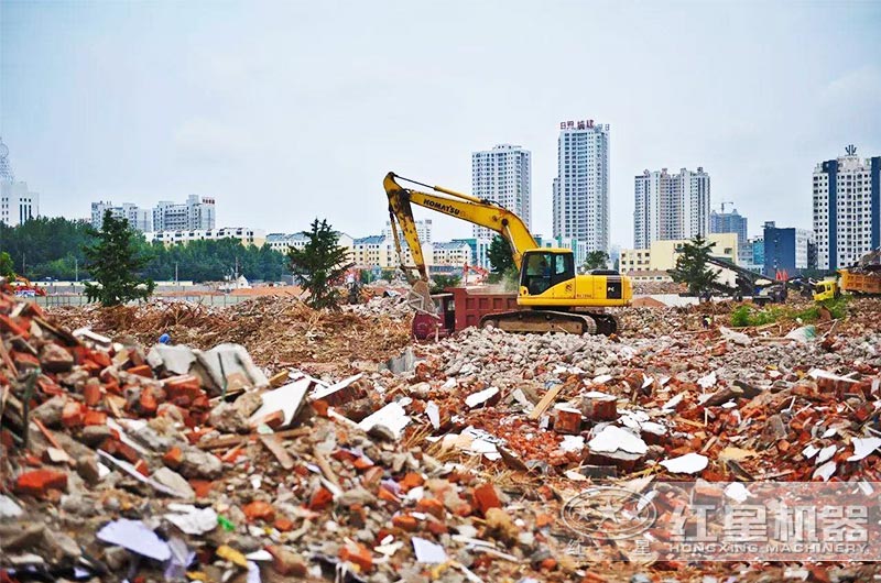 建筑廢料磚渣破碎機(jī)多少錢一套？用移動(dòng)破碎機(jī)效果好嗎？