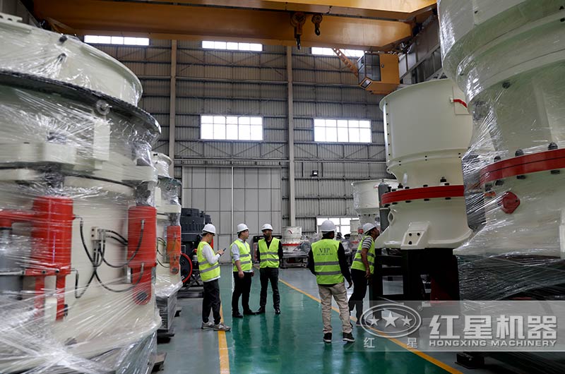 客戶來廠考察單缸圓錐破碎機(jī)